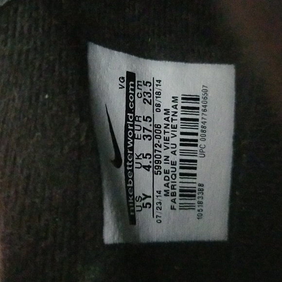 Nike Cleats Size 5 Youth - Picture 4 of 4